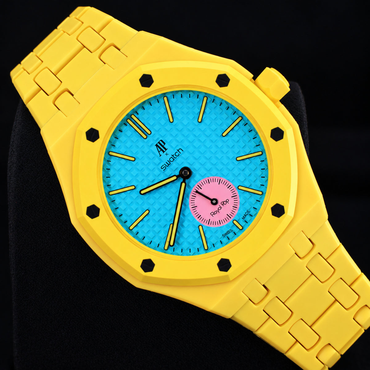 Royal Pop OTG ROZ SSX03J100N with yellow fitted case and bracelet, additional product photograph