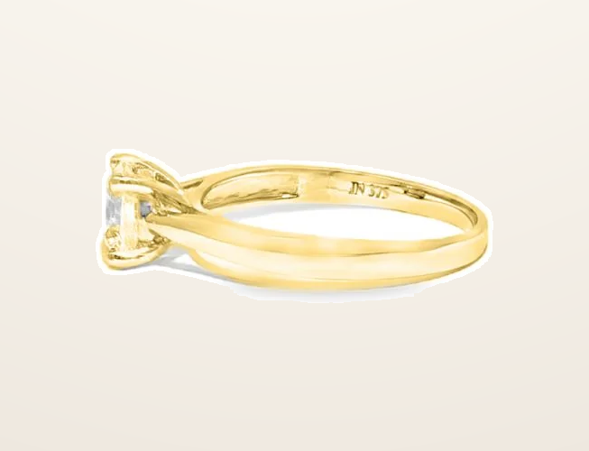 IT_ROLE:presentation_crop | 9ct Yellow Gold, 1.00ct Round Cubic Zirconia Wed-fit Solitaire Ring