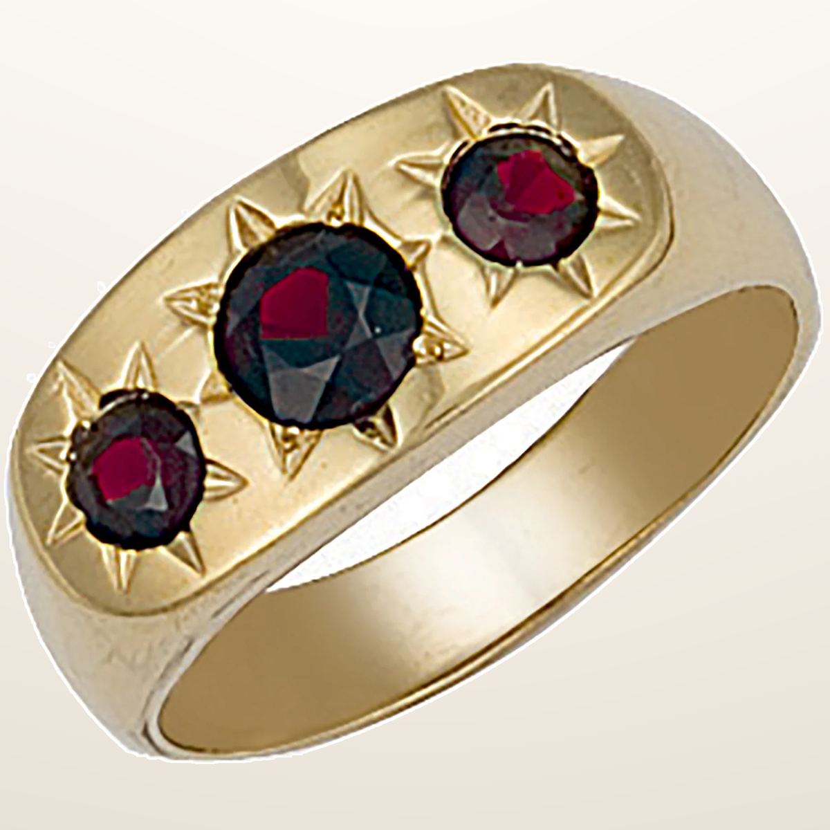IT_ROLE:studio_clean | Yellow Gold Gents 3 Stone Garnet Ring