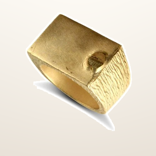 IT_ROLE:studio_clean | 9ct Yellow Gold Initial Blank Ring
