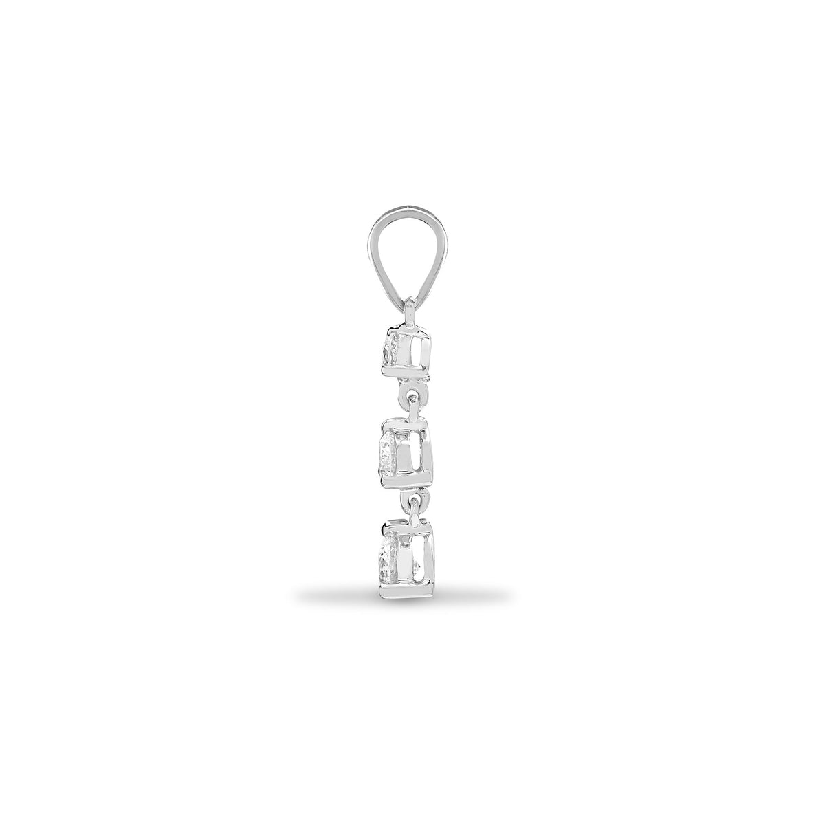 18ct White Gold Natural Diamond Pendant (18P051) – detail view