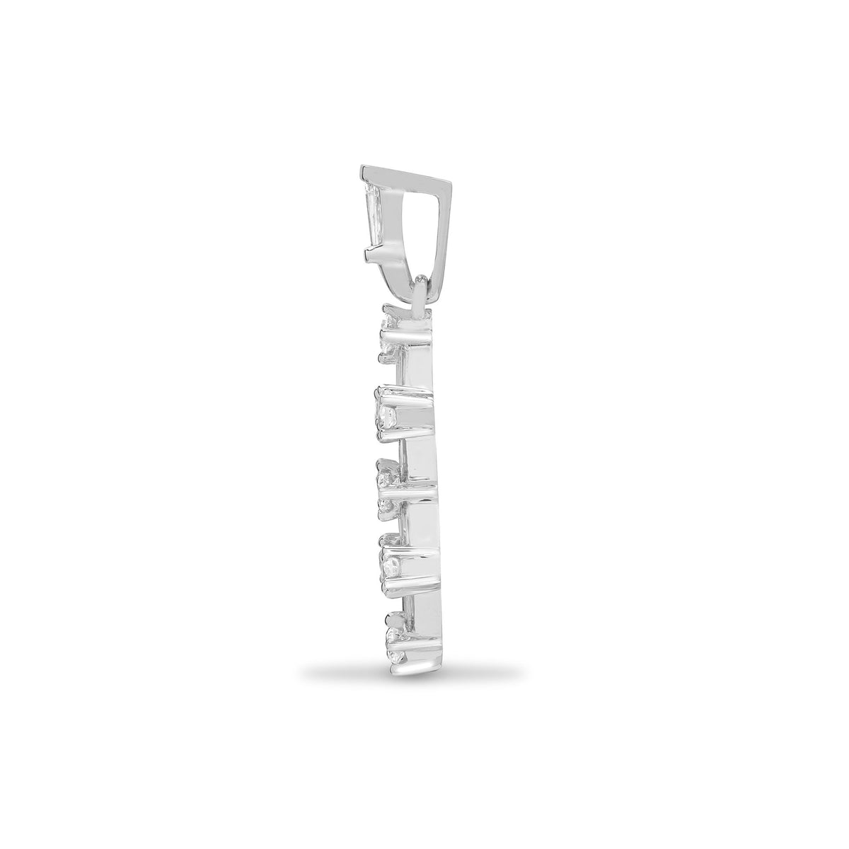 18ct White Gold Natural Diamond Pendant (18P062) – detail view