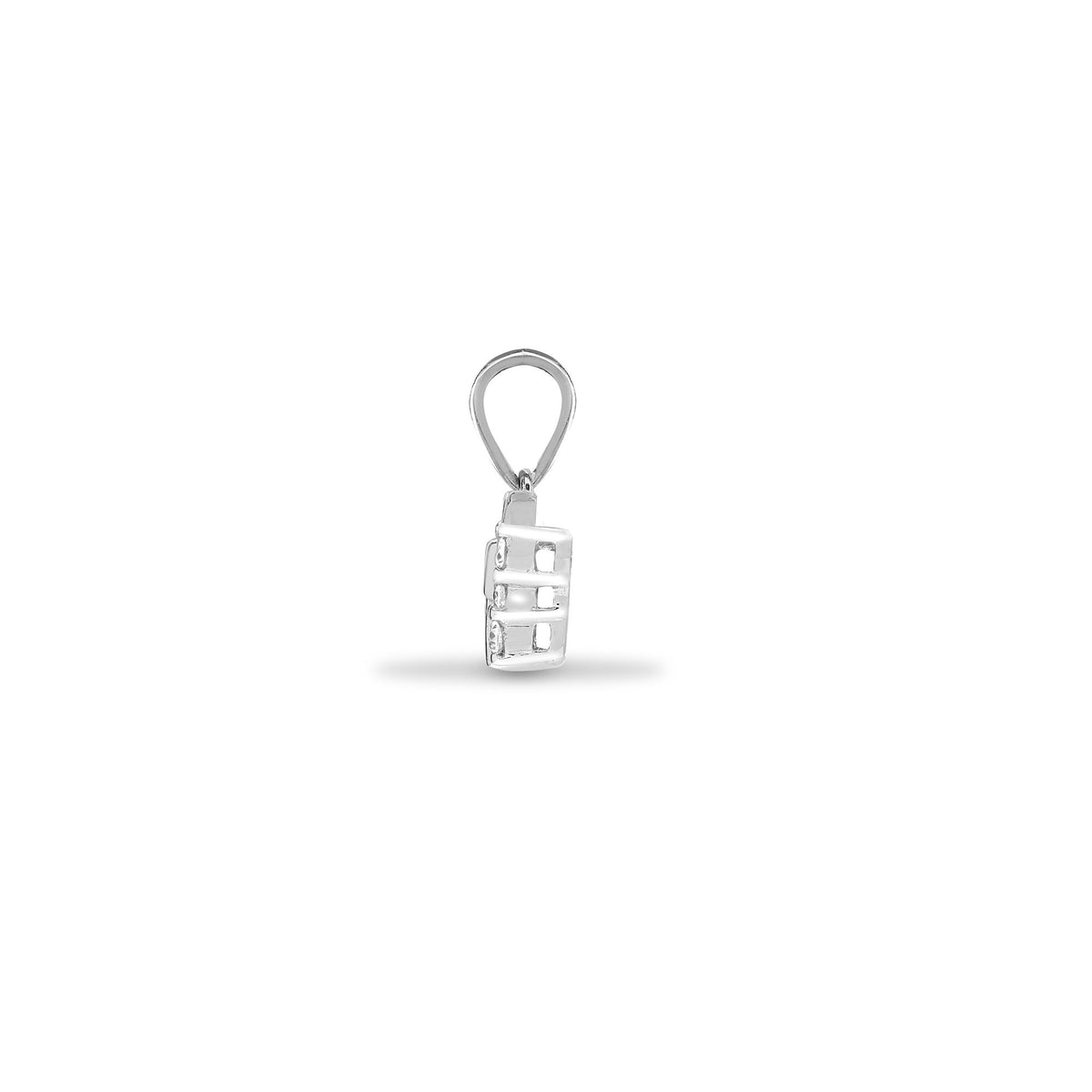 18ct White Gold Natural Diamond Pendant (18P077) – detail view