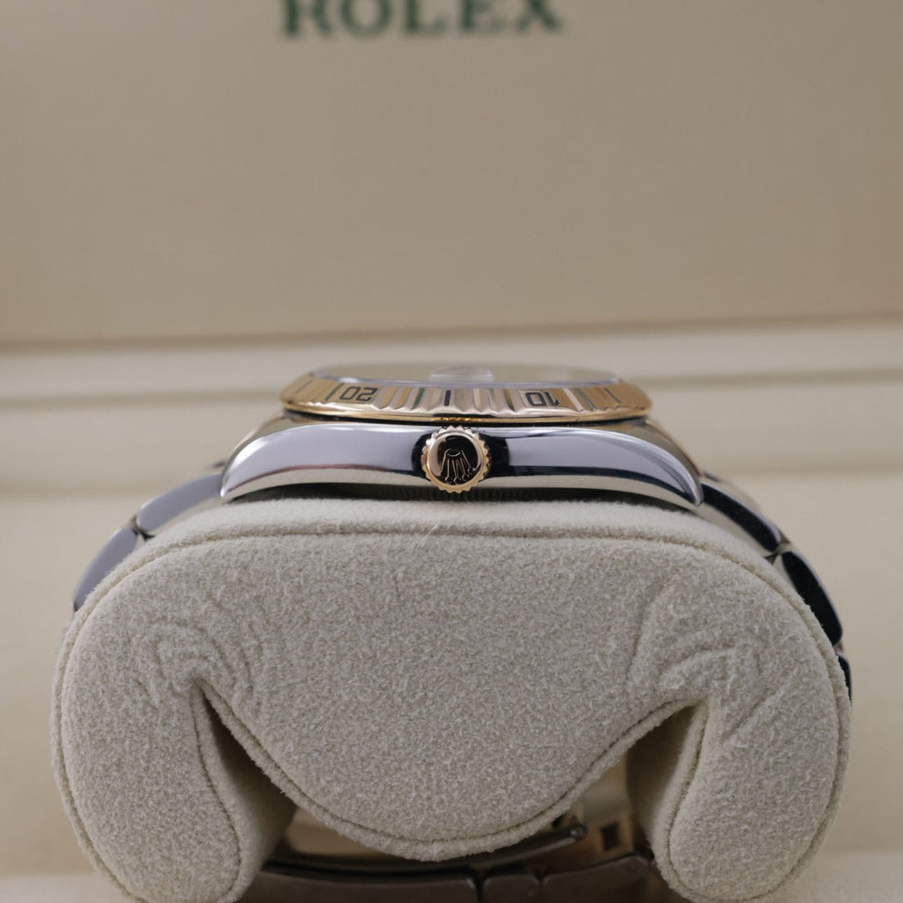 Rolex Datejust 36 116261 Oyster Bracelet White Dial Rose Gold 2005 Pristine Condition Thurn-o-graph 36mm Mechanical Watch - product image from Imp...