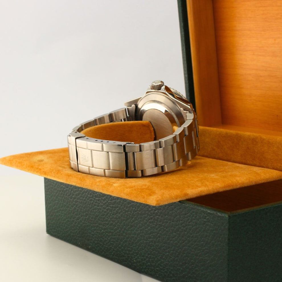Rolex Submariner Date 16800 Oyster Bracelet Black Dial Stainless Steel 1979 Pristine Condition Bidirectional Rotating 40 Mm - product image from Im...