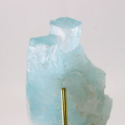 Aquamarin natürlich terminiert Himalaya 303 natürliches Mineralienexponat Feines Sammlerstück für die Vitrine Geologisches Interesse