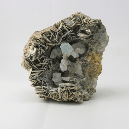 Aquamarin, natürlich terminiert, Himalaya, 698 g, natürliches Mineralien-Exemplar, feines Sammlerstück, Kabinett-Ausstellungsstück, geologisches Interesse