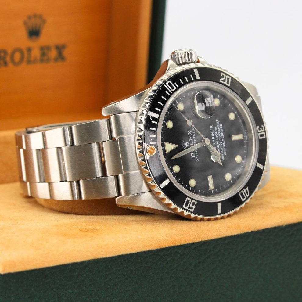 Rolex Submariner Date 16800 Oyster Bracelet Black Dial Stainless Steel 1979 Pristine Condition Bidirectional Rotating 40 Mm - product image from Im...