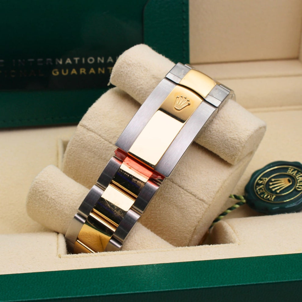 Rolex Sky-dweller Champagne 326933 Oyster Bracelet Champagne Dial Yellow Gold 2022 Unworn Condition 24-hour 42 Mm Mechanical - product image from I...