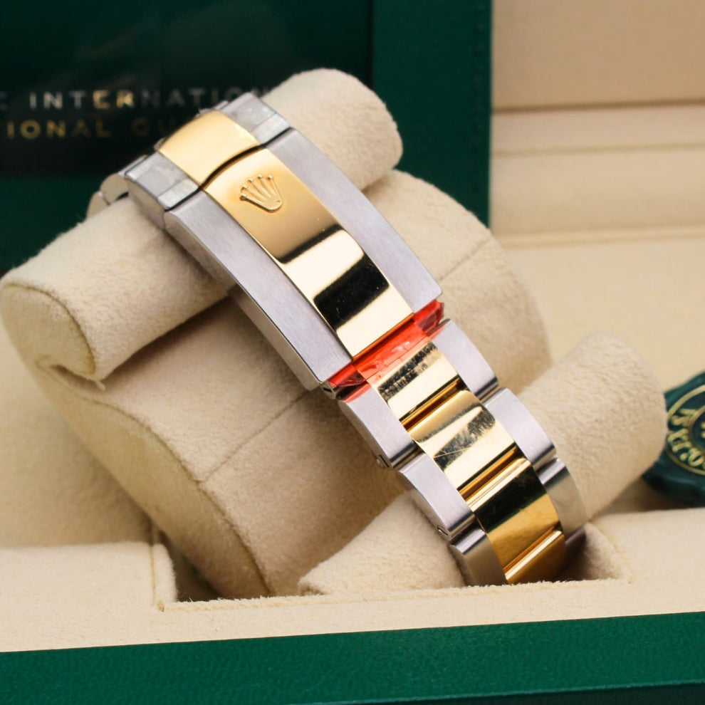 Rolex Sky-dweller Champagne 326933 Oyster Bracelet Champagne Dial Yellow Gold 2022 Unworn Condition 24-hour 42 Mm Mechanical - product image from I...