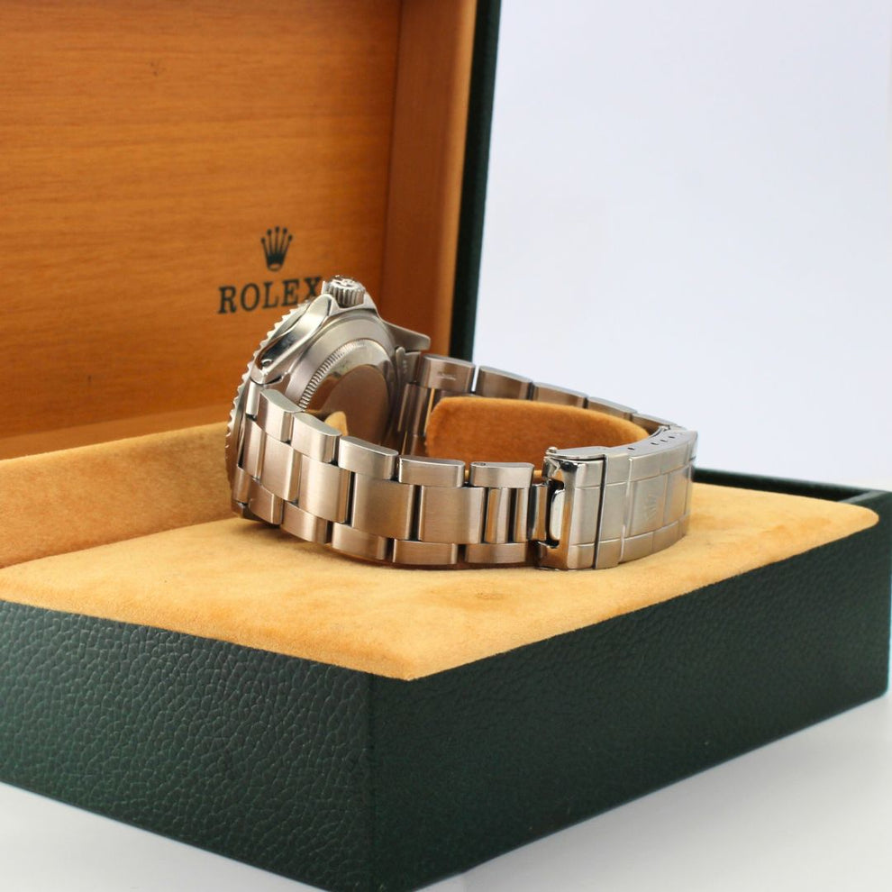 Rolex Submariner Date 16800 Oyster Bracelet Black Dial Stainless Steel 1979 Pristine Condition Bidirectional Rotating 40 Mm - product image from Im...
