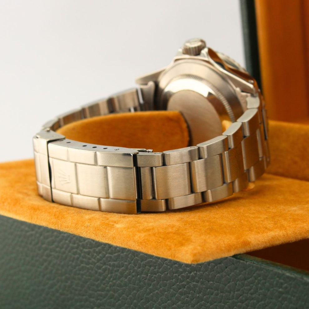 Rolex Submariner Date 16800 Oyster Bracelet Black Dial Stainless Steel 1979 Pristine Condition Bidirectional Rotating 40 Mm - product image from Im...