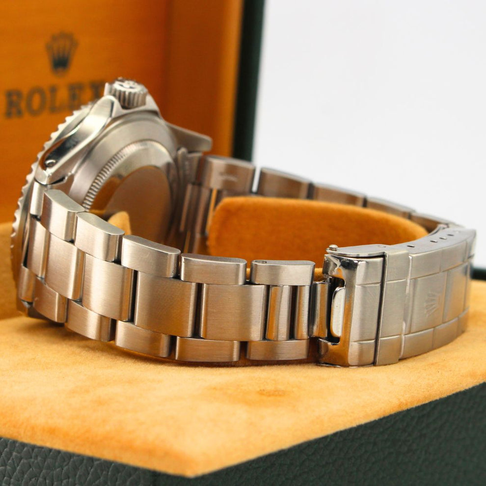 Rolex Submariner Date 16800 Oyster Bracelet Black Dial Stainless Steel 1979 Pristine Condition Bidirectional Rotating 40 Mm - product image from Im...