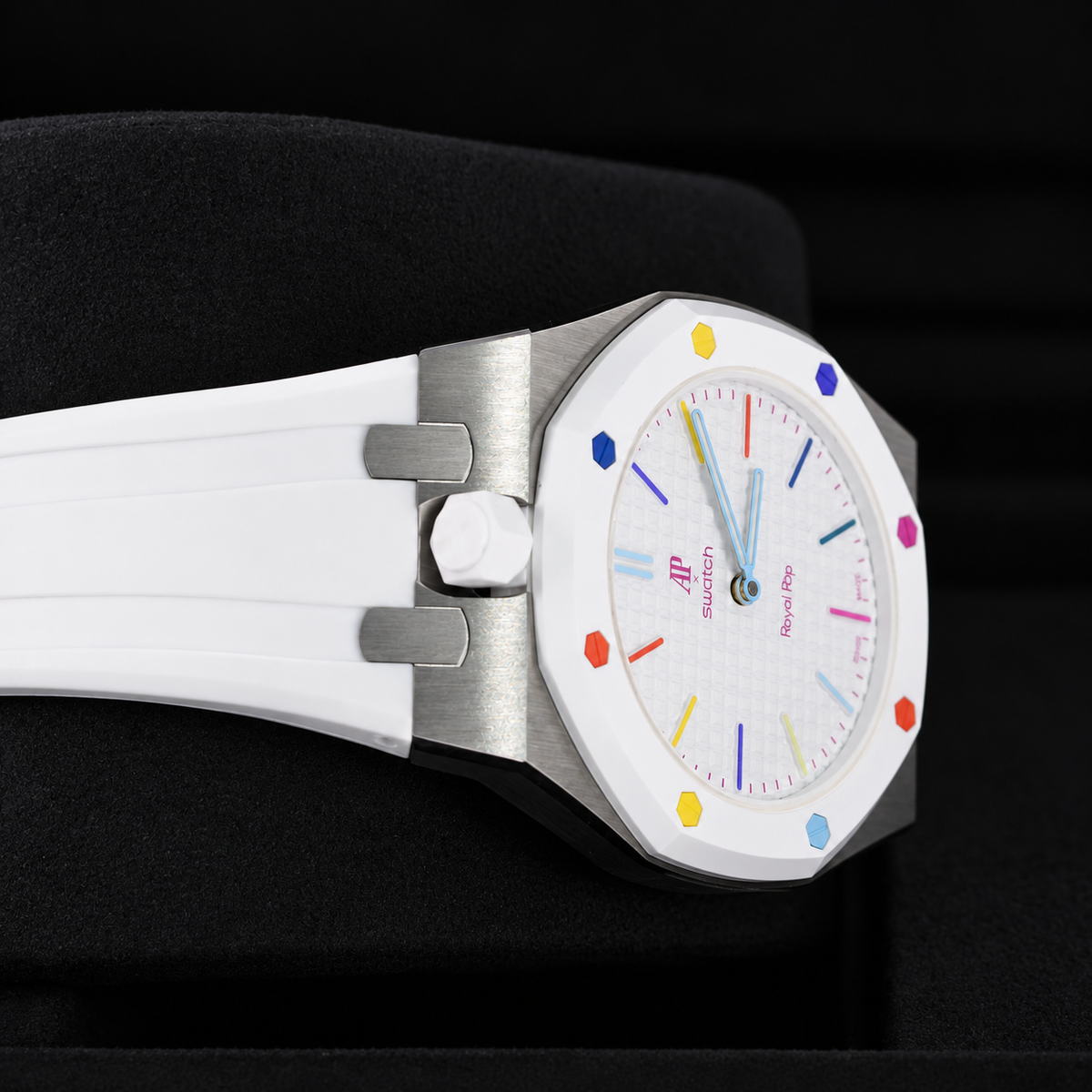 Swatch x Audemars Piguet Royal Pop HUIT BLANC SSX03W100N with metal case and white rubber strap – product view 6
