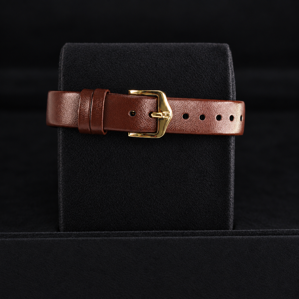 Jaeger-LeCoultre 8000-21 18K yellow gold vintage watch close view