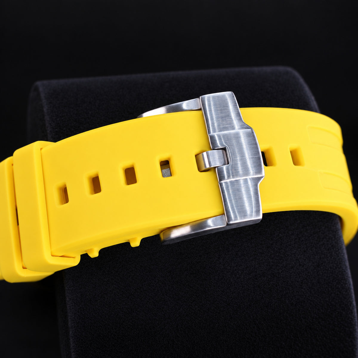 Royal Pop OTG ROZ yellow wristwatch configuration with matching rubber bracelet