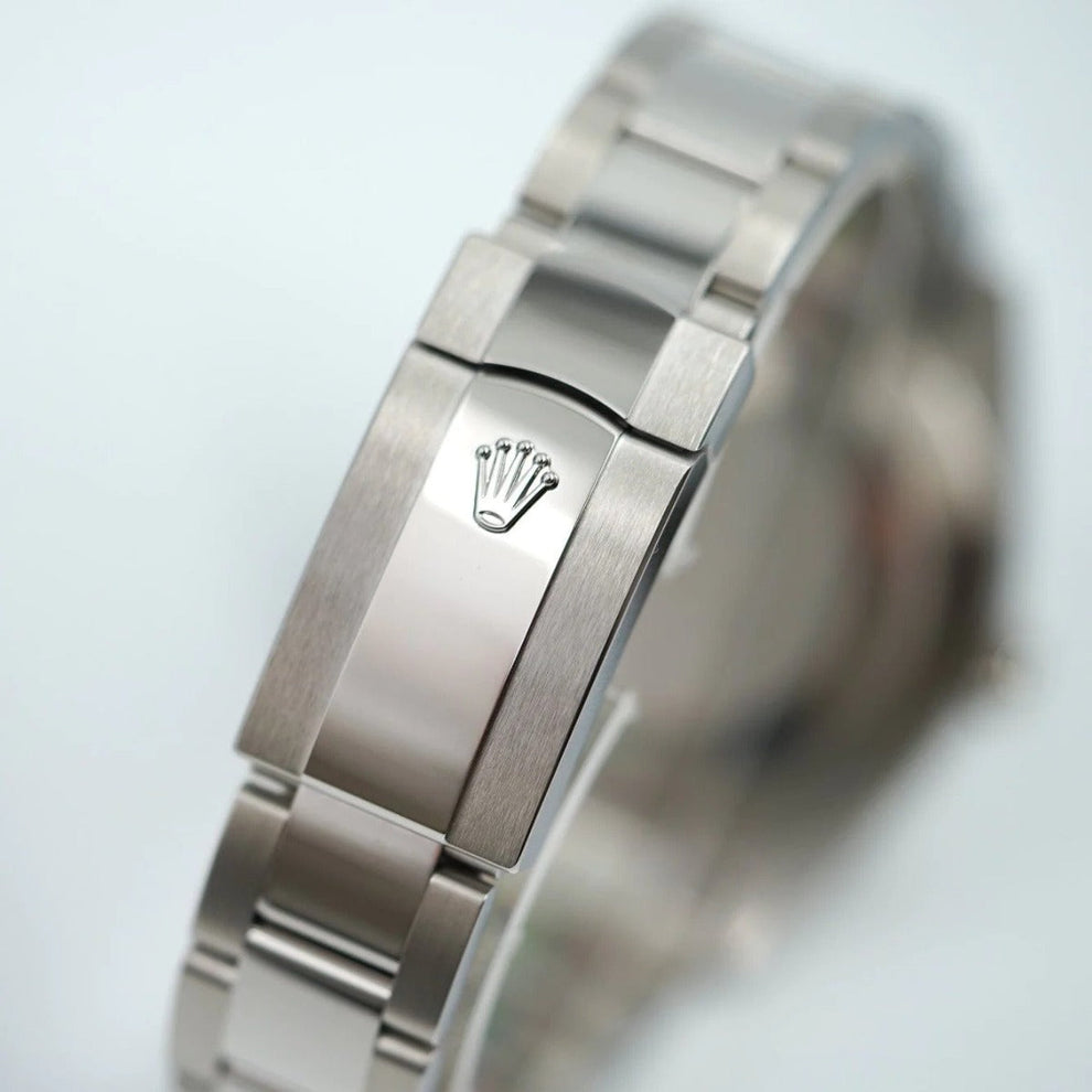 Rolex Datejust 41 126334 Oyster Bracelet Green Dial Stainless Steel 2023 Unworn Condition Fluted Bezel 41 Mm Mechanical Watch - product image from Imperi...