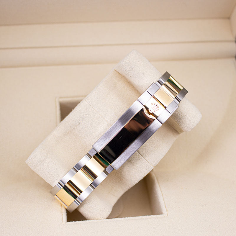 Rolex Submariner Date 2023 Oyster Bracelet Blue Dial Yellow Gold 2023 Pristine Condition Bidirectional Rotating 41 Mm - product image from Imperial...