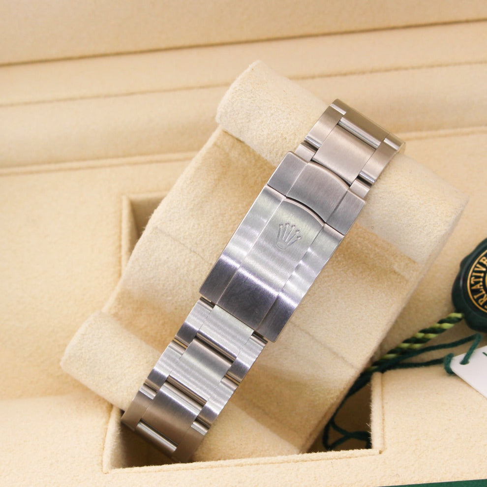 Rolex Oyster Perpetual 126000 Oyster Bracelet Black Dial Stainless Steel 2022 Unworn Condition Smooth Bezel 36mm Mechanical Watch - product image from I...