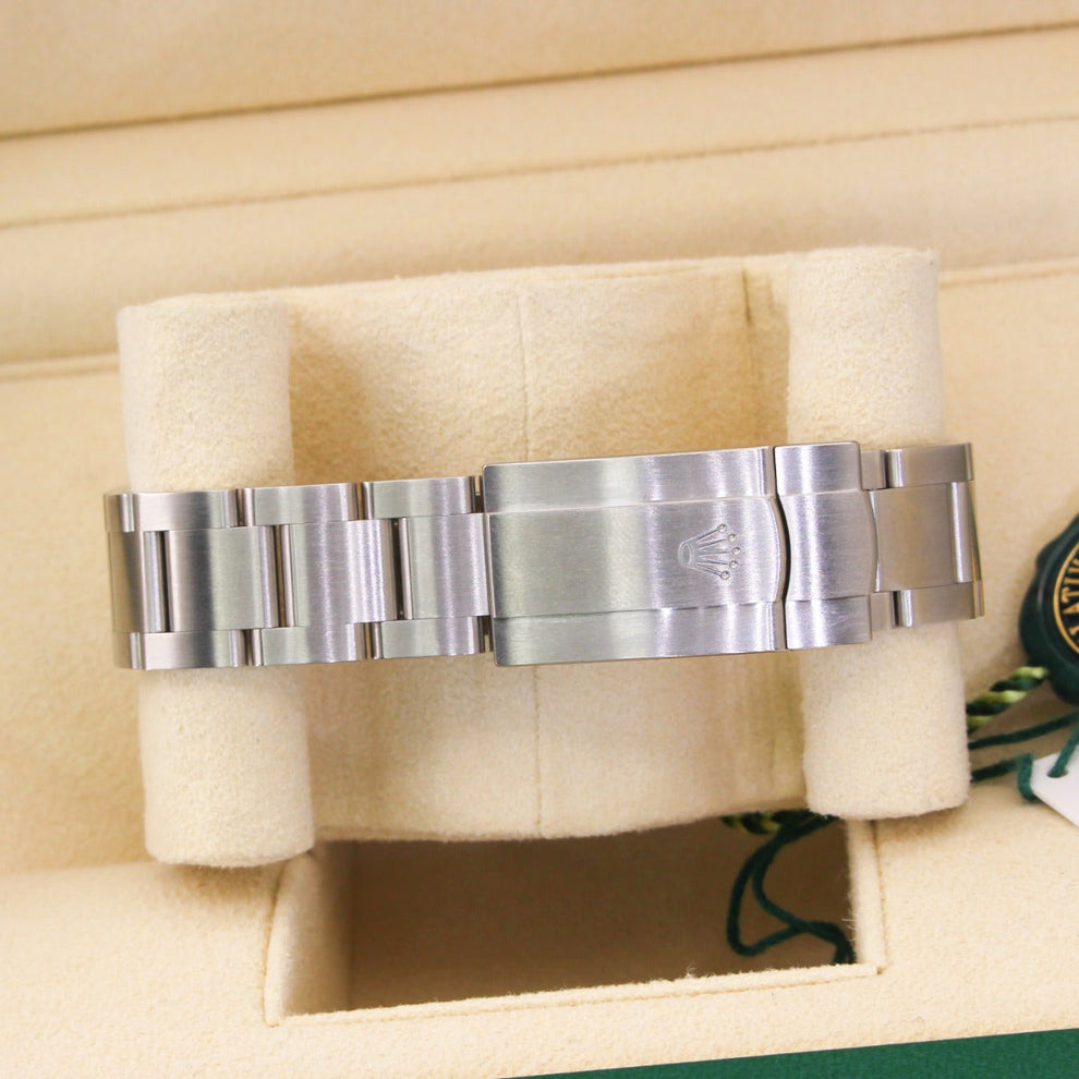 Rolex Oyster Perpetual 126000 Oyster Bracelet Black Dial Stainless Steel 2022 Unworn Condition Smooth Bezel 36mm Mechanical Watch - product image from I...