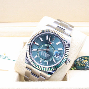 Rolex Sky-dweller Green 336934 Oyster Bracelet Green Dial Stainless Steel 2023 Unworn Condition Fluted Bezel 42 Mm Mechanical Watch - product image from ...