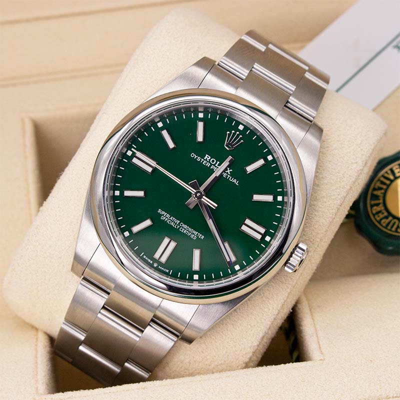Rolex Oyster Perpetual 41 124300 Green Dial 2023