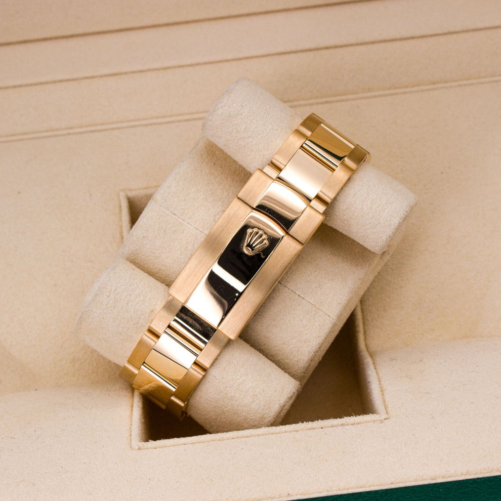 Rolex Skydweller Champagne 326938 Oyster Bracelet Gold Dial Yellow Gold Pristine Condition Fluted Bezel 40 Mm Mechanical Watch - product image from Imper...
