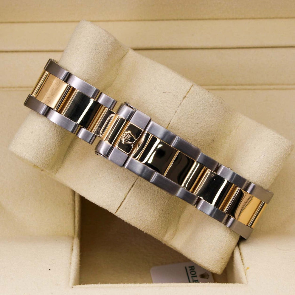 Rolex Yacht-master 40 16623 Oyster Bracelet Black Dial Yellow Gold Good Condition Bidirectional Rotating 40 Mm Mechanical Watch - product image fro...