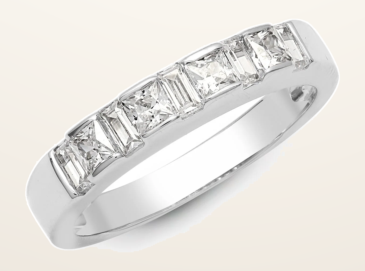 IT_ROLE:detail_crop | 18ct White 0.87ct Princess Cut & Baguette Natural Diamond Ring