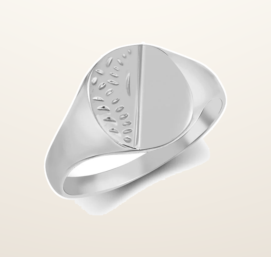 IT_ROLE:presentation_crop | 925 Silver Oval Half Engraved Female/ Child Signet Ring