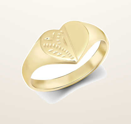 IT_ROLE:presentation_crop | 9ct Yellow Gold Signet Ring Heart Half-Engraved