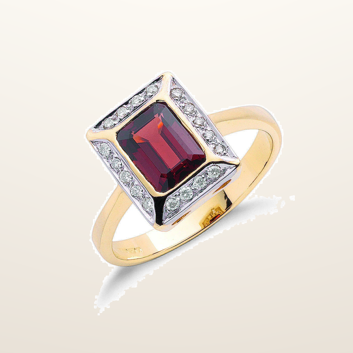 IT_ROLE:studio_clean | 9ct Yellow Gold 0.12ct Diamond & 1.90ct Garnet Ring