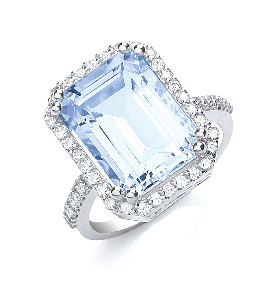 18ct White Gold 0.40ct Diamond & 6.25ct Aquamarine Ring