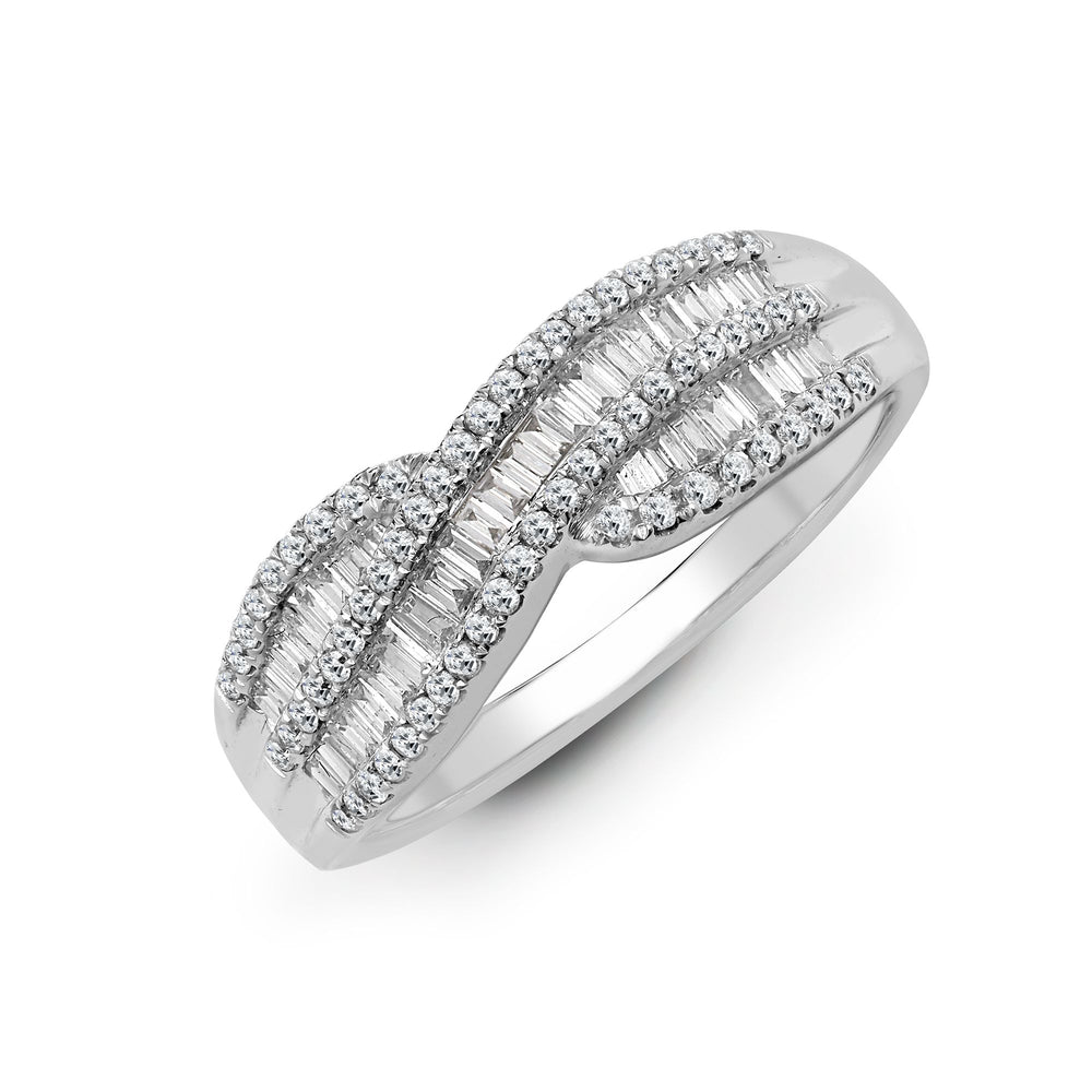 Anello in oro bianco 18kt con diamanti naturali rotondi taglio brillante e baguette da 0,69ct