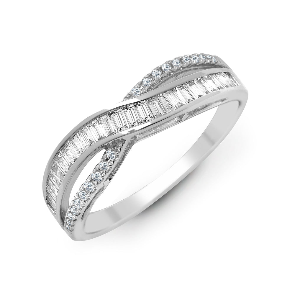 Anello a fascia incrociata in oro bianco 18k con diamante naturale taglio brillante rotondo e baguette da 0,48ct