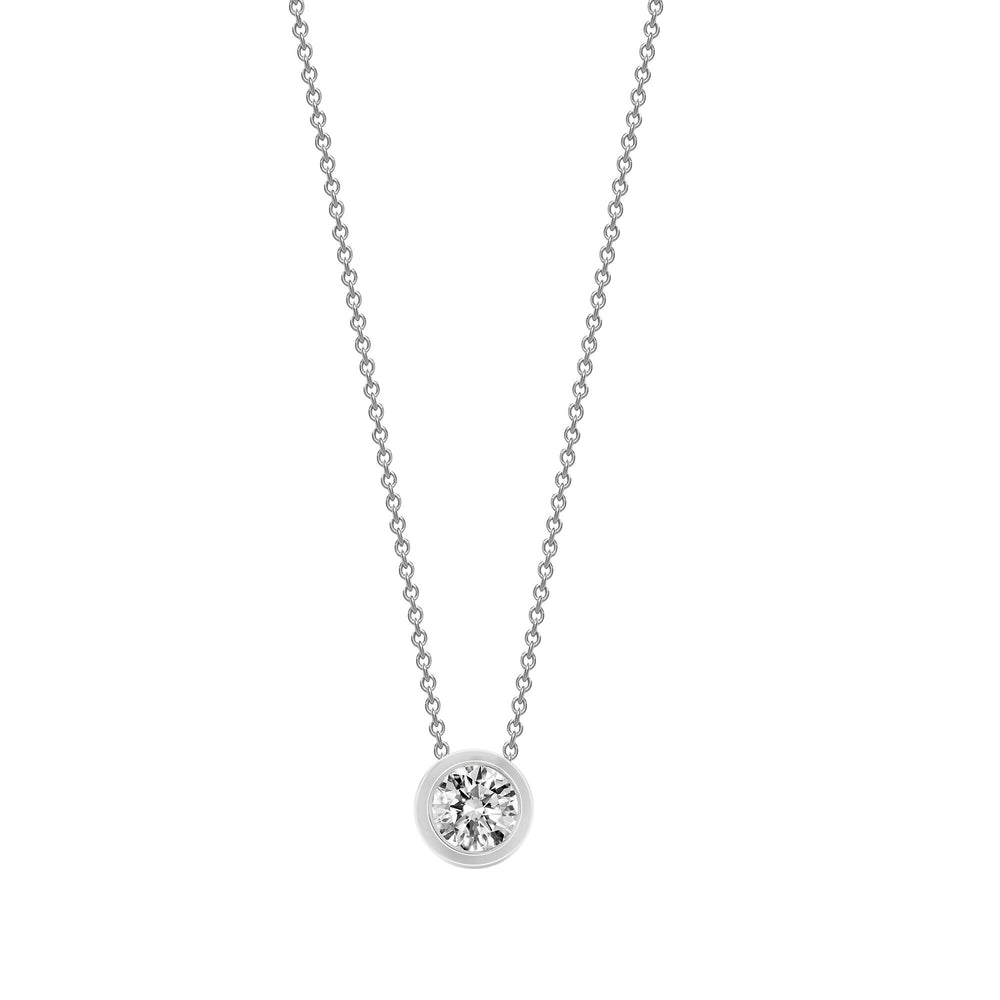 Ciondolo in oro bianco 18kt con diamante naturale da 0,10ct, incastonato a rub over e filettato