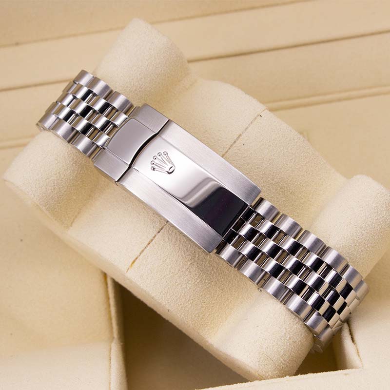 Oystersteel Jubilee bracelet and clasp on Rolex Datejust 41