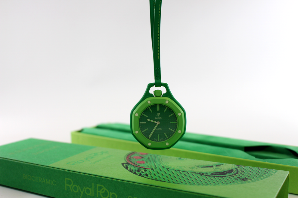 GREEN EIGHT Lépine crown positioned at 12 o’clock