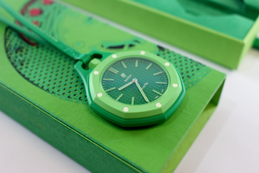 Swatch Royal Pop GREEN EIGHT light-green Bioceramic bezel