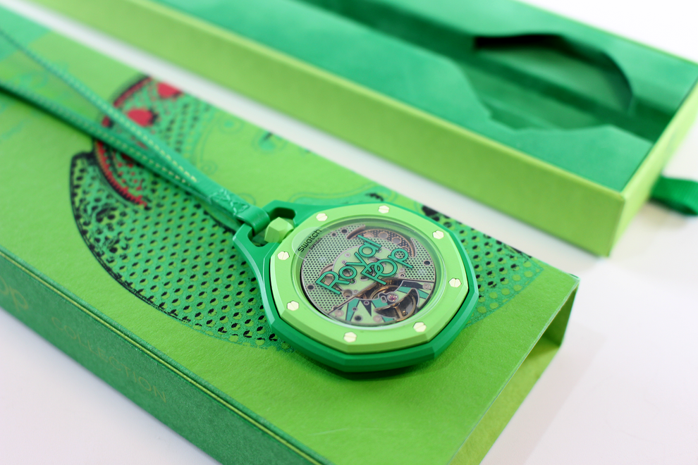 GREEN EIGHT hand-wound SISTEM51 sapphire caseback