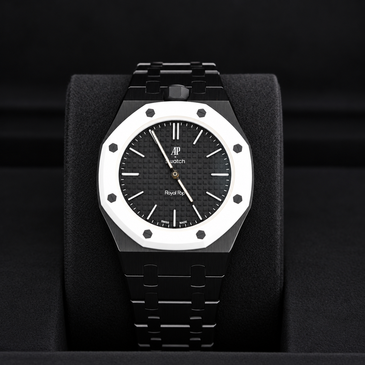 OCHO NEGRO SSX03W101N black tapisserie-effect dial with black metal bracelet