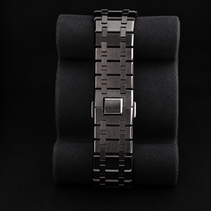 Swatch OCHO NEGRO SSX03W101N rear view of black metal bracelet and clasp