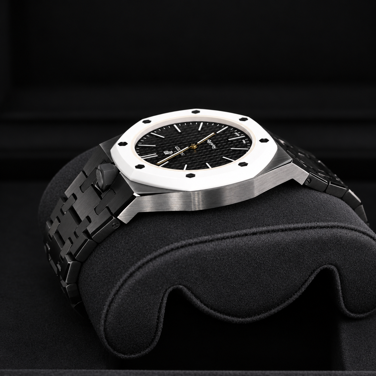 OCHO NEGRO SSX03W101N side profile showing fitted black metal case