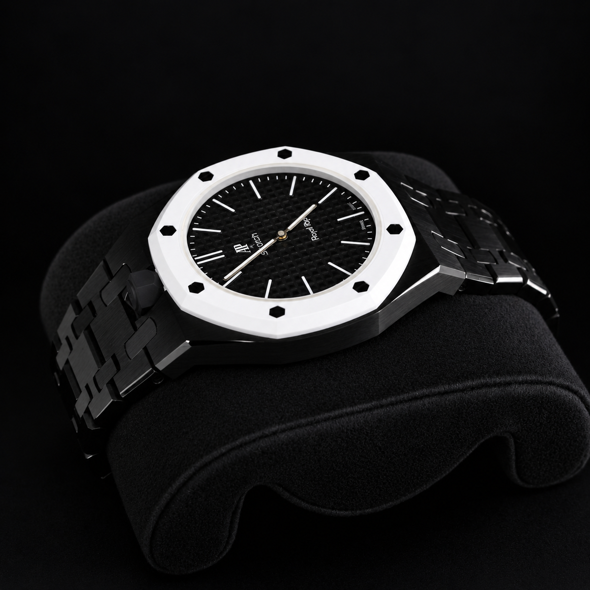 Swatch OCHO NEGRO SSX03W101N fitted black metal wrist case detail