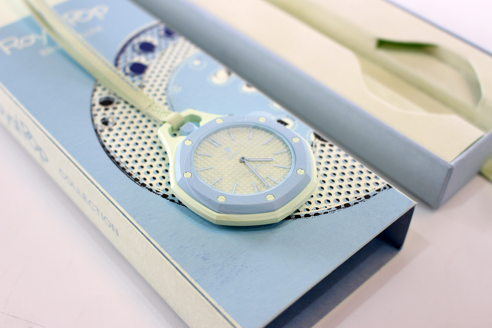 BLAUE ACHT lime-green tapisserie-effect dial