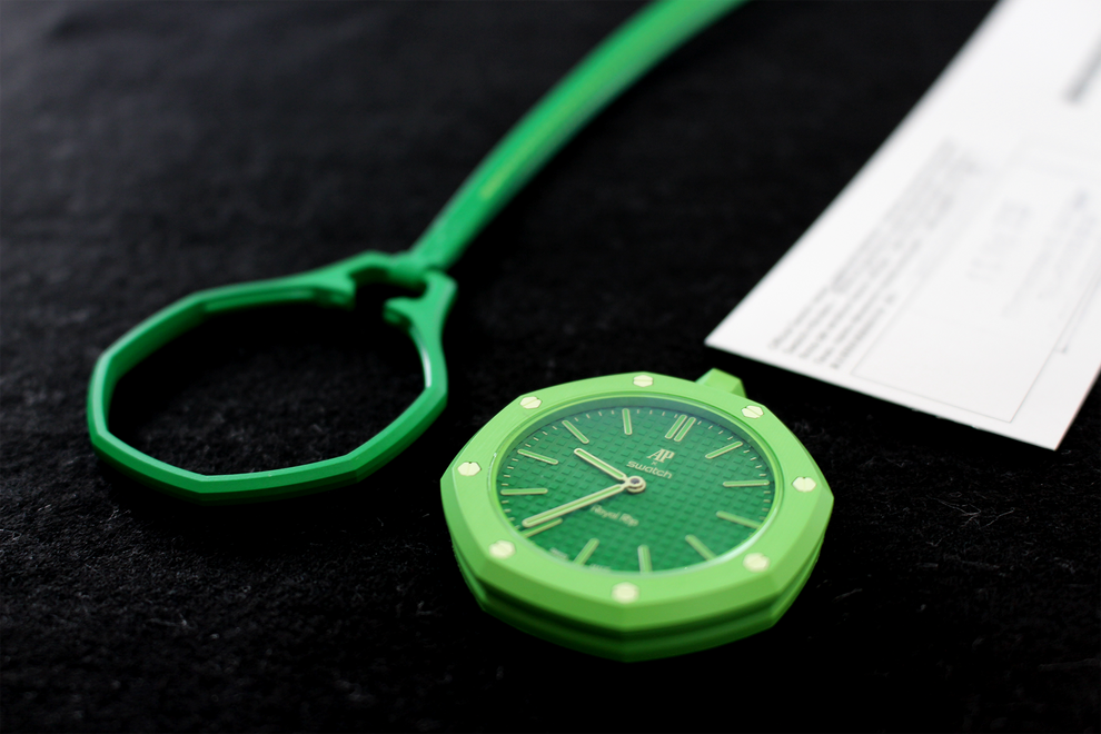 GREEN EIGHT green tapisserie-effect dial