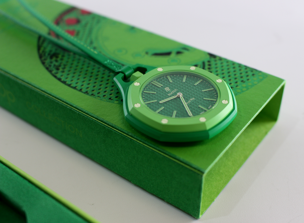 New unworn GREEN EIGHT with original Royal Pop packaging
