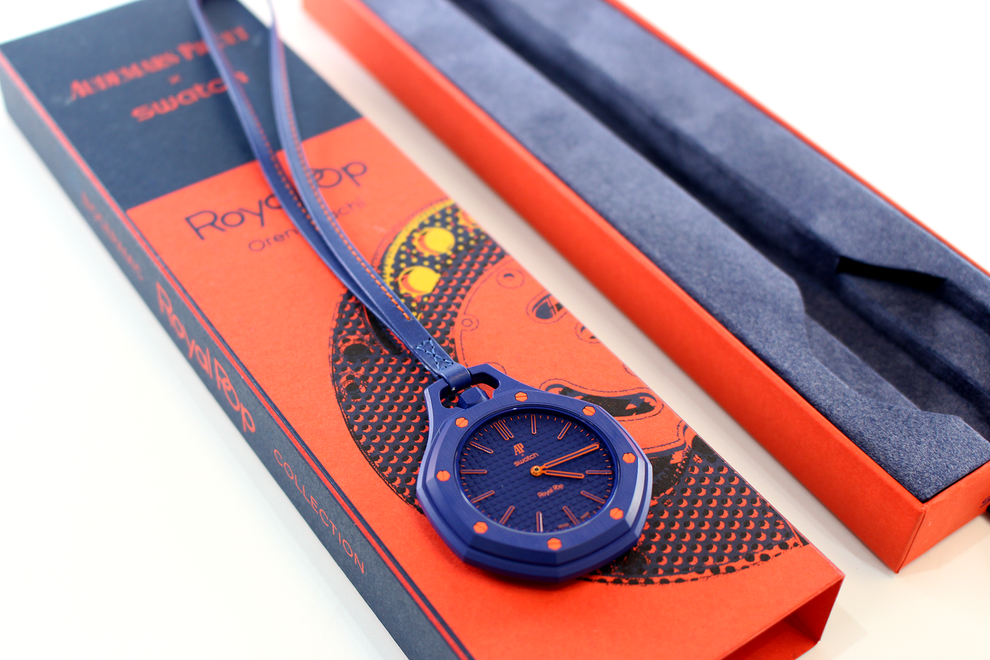 ORENJI HACHI navy tapisserie-effect dial