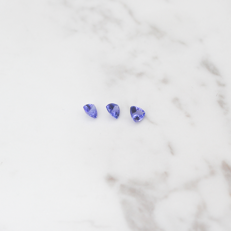 Tanzanite 3 Stones - 1CT - Trillion Cut