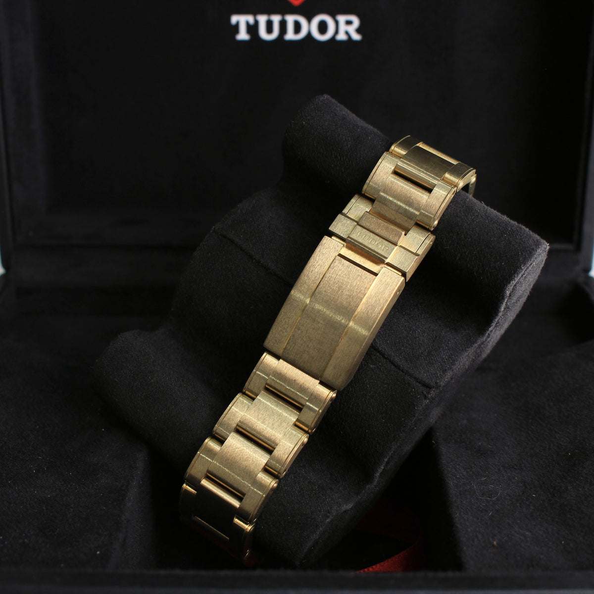 Tudor Black Bay 58 Bronze bracelet and clasp front view